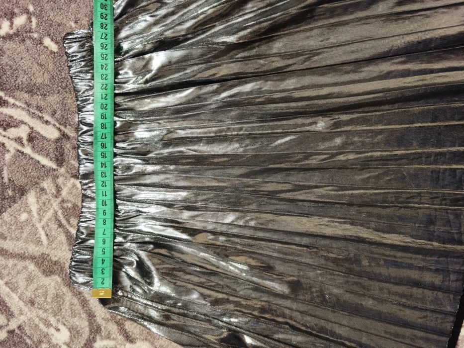 Продаётся нарядная серебреная плисировка юбка