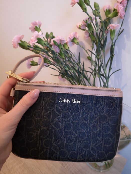 Torebka kopertówka Calvin Klein idealny prezent