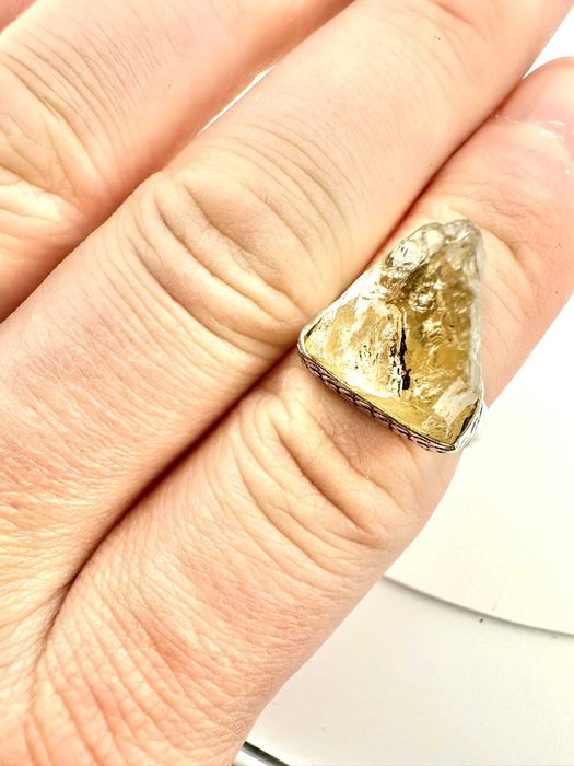 Pierścionek kamień naturalny
Cytryn surowa bryłka. Próba 925