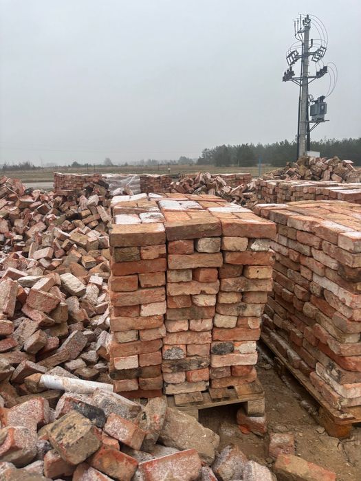 Stara cegła rozbiórkowa – czerwona/pomarańczowa, idealna do dekoracji