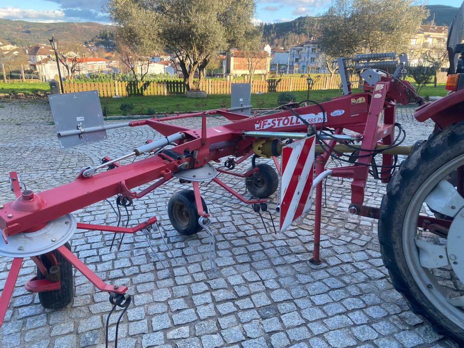 Virador de feno STOLL Z 585 PRO