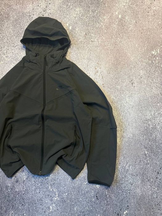 легка куртка Nike tech Woven