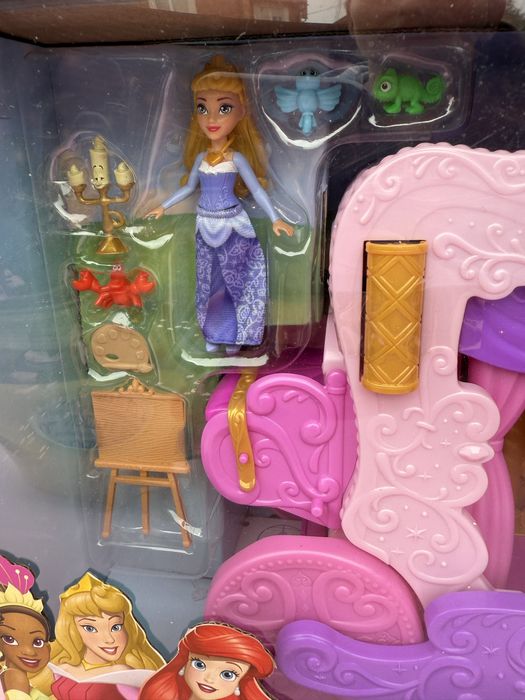 Ігровий набір Disney Карета-замок з мінілялькою Аврора 2 в 1