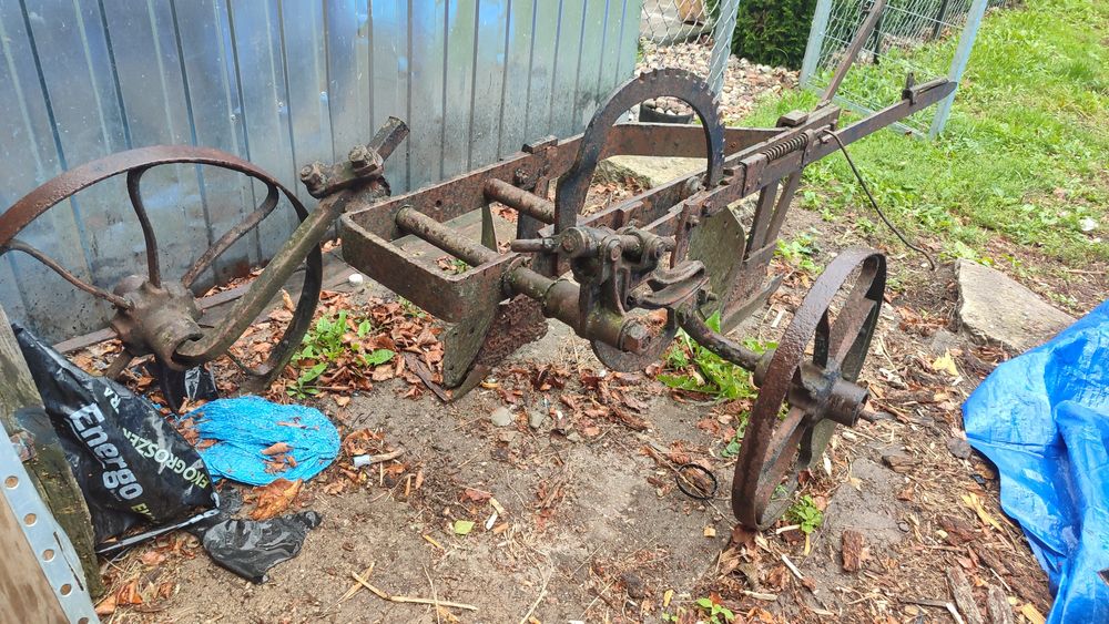 Pług konny dwu skibowy antyk PRL