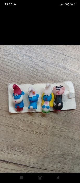Stare broszki smerfów z PRL-u