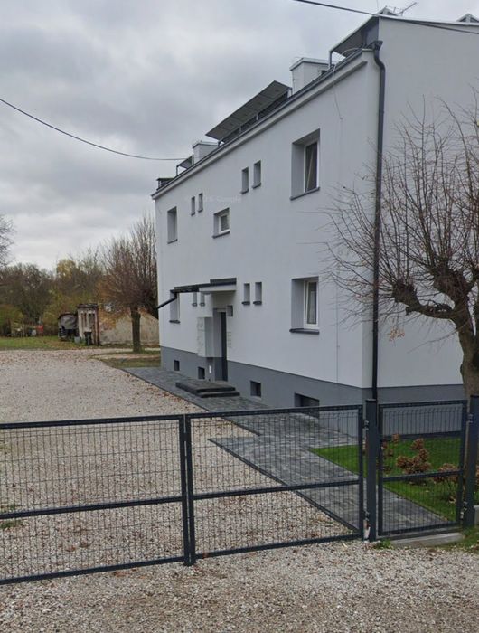 Sprzedam przestronne mieszkanie w cichej i spokojnej okolicy gmina Prażmów