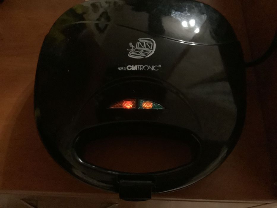 Бутербродниця електрична Clatronic st3477