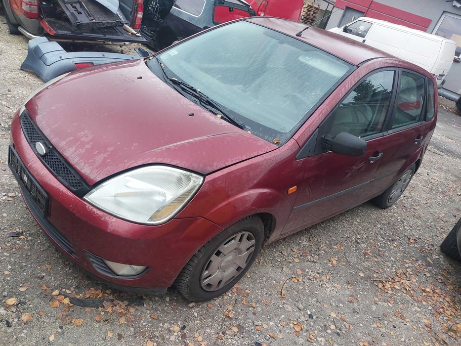Posiadam czesci ford fiesta mk6  5drzwi 1.4tdci  2003r