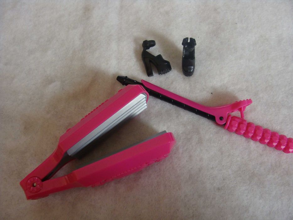 Boneca Barbie D.I.Y. Crimps & Curls Doll (Ref. DWK49) de 2017