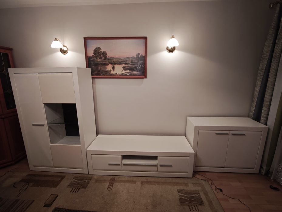 Witryna, szafka, komoda L- light z listwą LED Agata Meble zestaw kompl