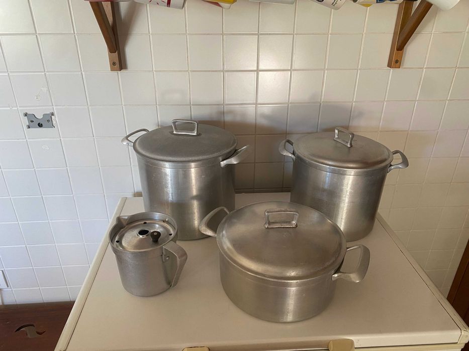 Trem de Cozinha em Alumínio Fundido – 2 Panelas + Tacho + Fervedor
