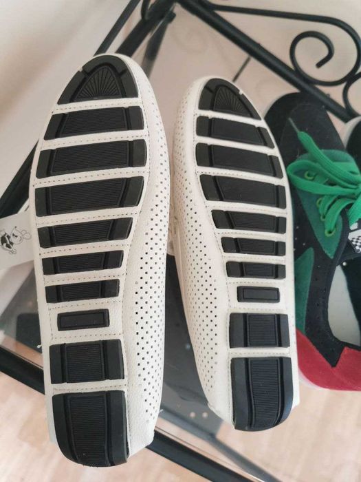 Білі мокасини з перфорацією