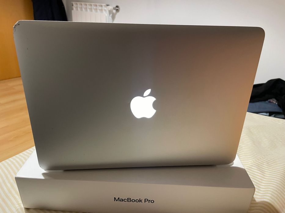 MacBook Air ( 13 )