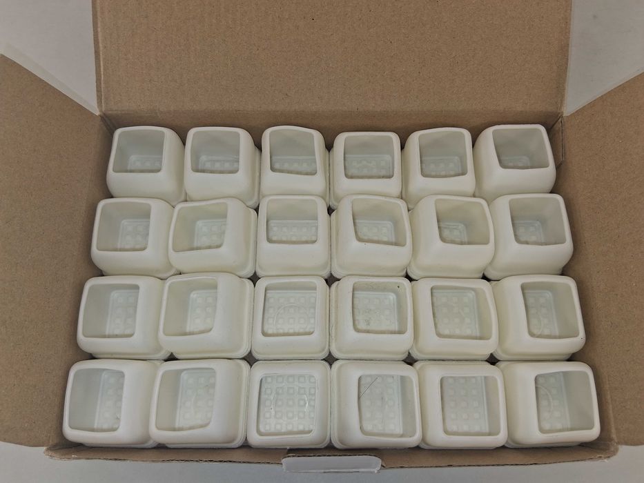 N138 Zestaw 24szt Nakładki Nóżki Meblowe  1.25” Ochraniacz Dywan Suwak