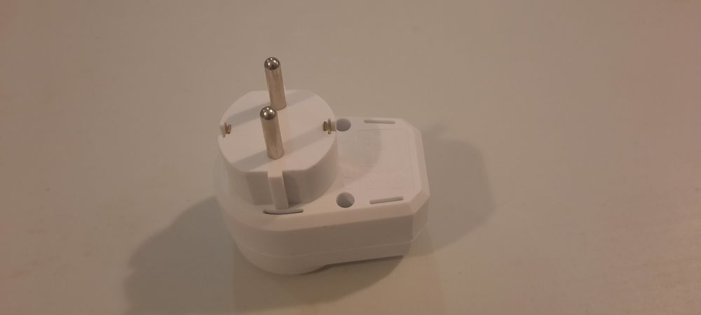 Electrical socket with switch446694766968852482