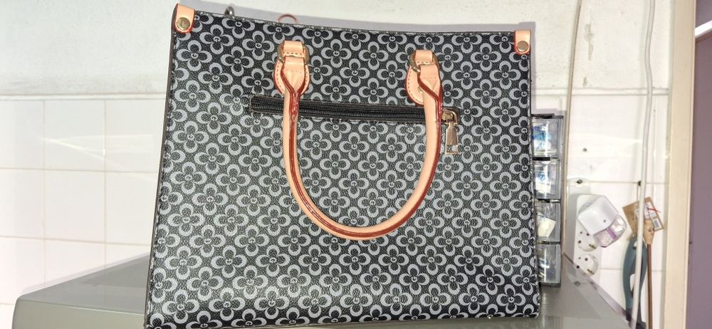 Carteira de mão  de mulher