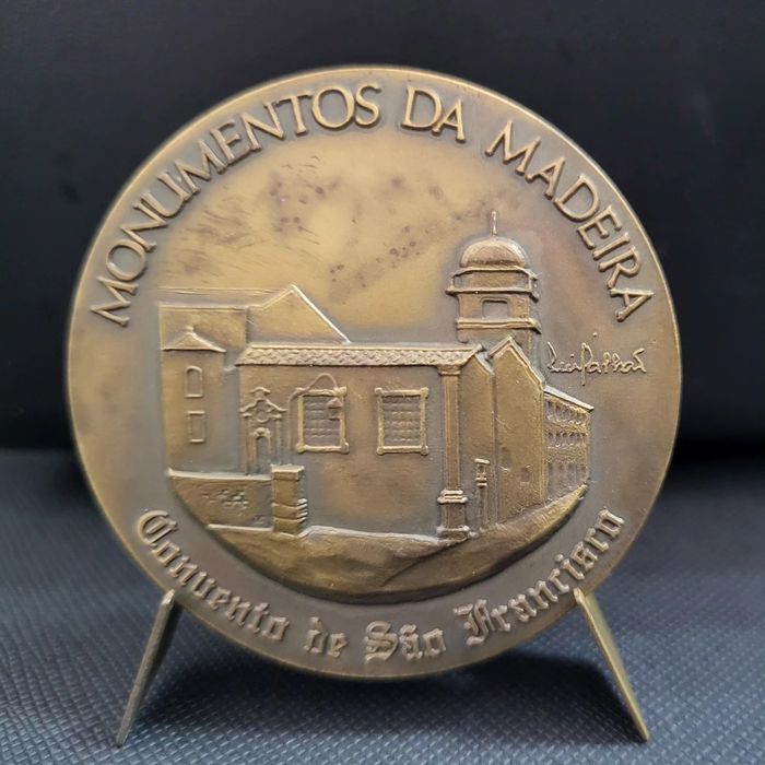 Medalha de bronze alusiva aos monumentos da Madeira