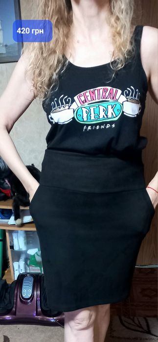 3   спідниці  , 2- зимові.  3 _ класична