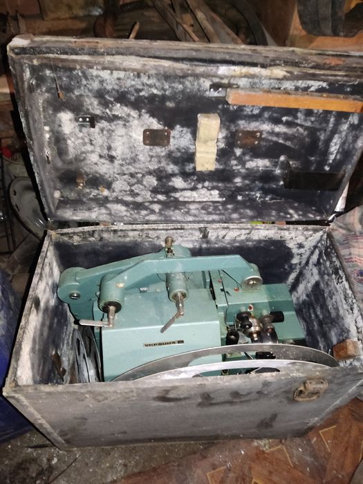 Кіно проектор україна5