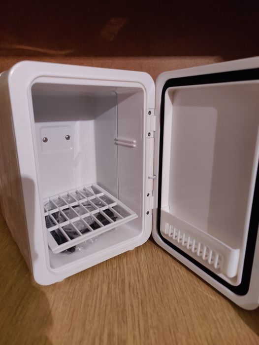 Lodówka kosmetyczna hoffen nowa na kosmetyki , lusterko