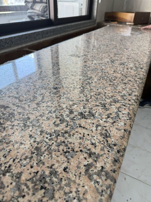 2 Tampos de bancada de cozinha em granito