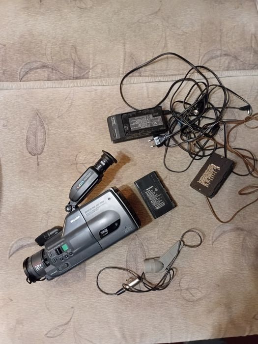 Відеокамера Sharp VL-C7500E