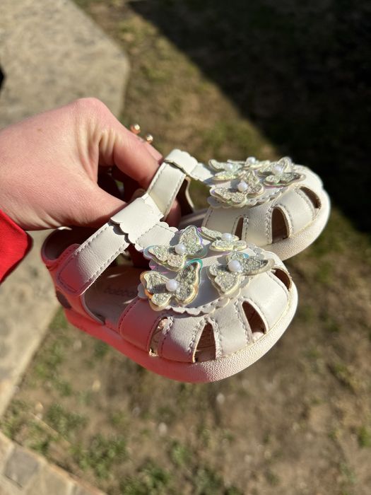 Босоніжки для дівчинки