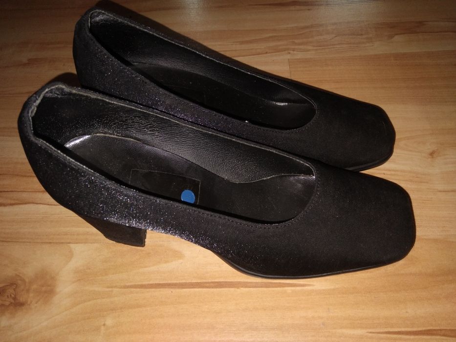 Eleganckie błyszczące buty damskie 35