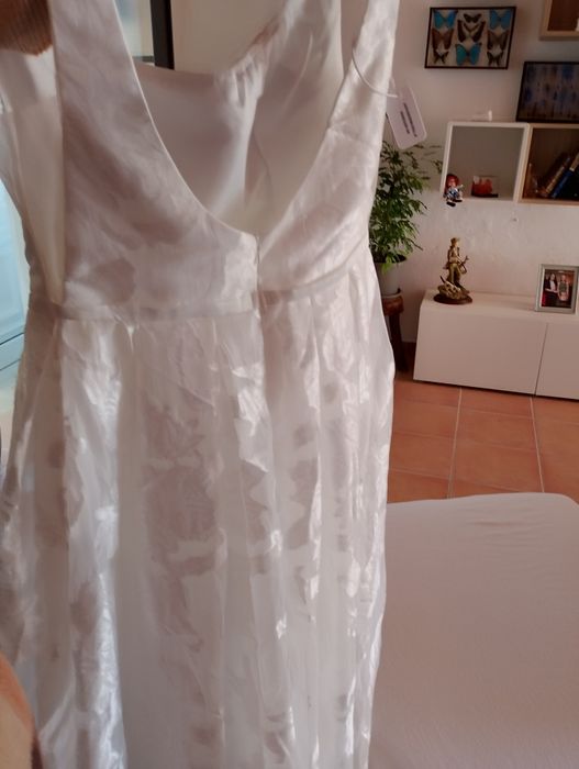 Vestido de noiva ,comprado na shein nunca foi usado  tamanho L