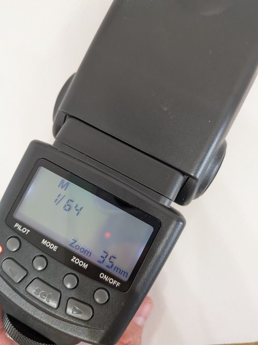 Спалах Meike MK430 для Canon.