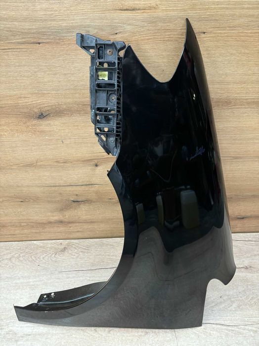 Błotnik przedni lewy Volkswagen Touran kolor lc9x