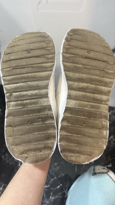 Кросівки жіночі білі