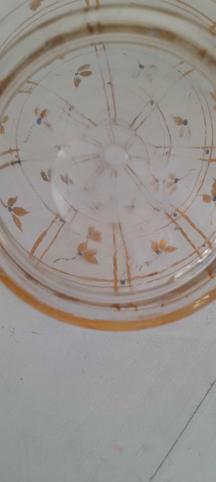Garrafa de vidro antiga, pintada à mão.
