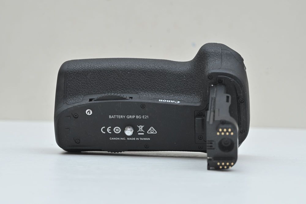 Canon BG-E21 Battery Grip for EOS 6D Mark II оригінал бустер