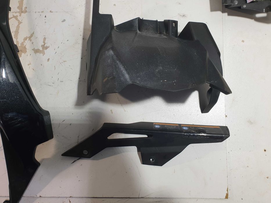 Kawasaki Z650 plastiki owiewki mocowania osłony ogon crashpady