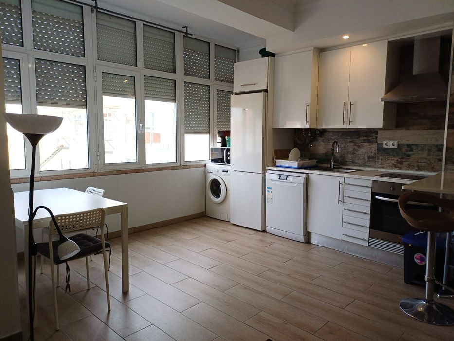 Apartamento T1+1 para arrendar na zona do Areeiro.