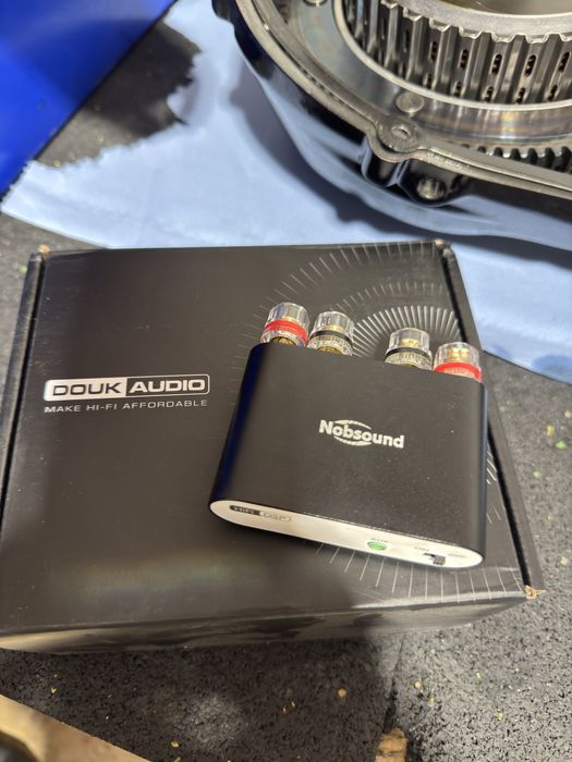 Colunas Boss e amplificador