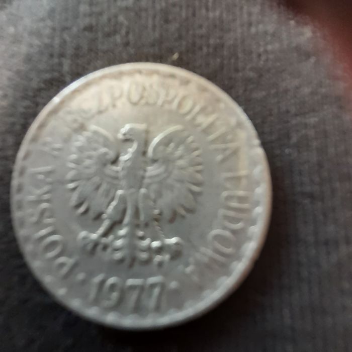 Sprzedam    1zł   z 1977roku.