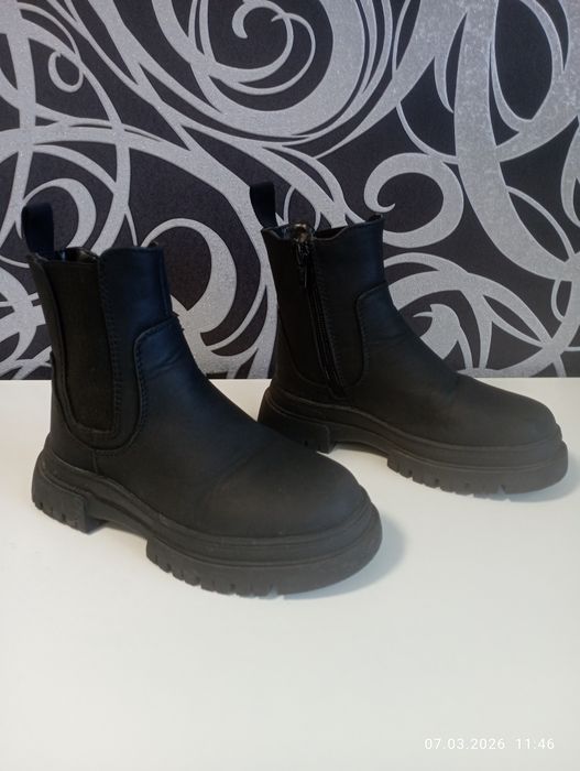 Взуття для дівчинки