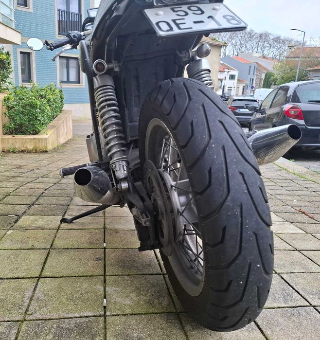 Triumph Thruxton 900