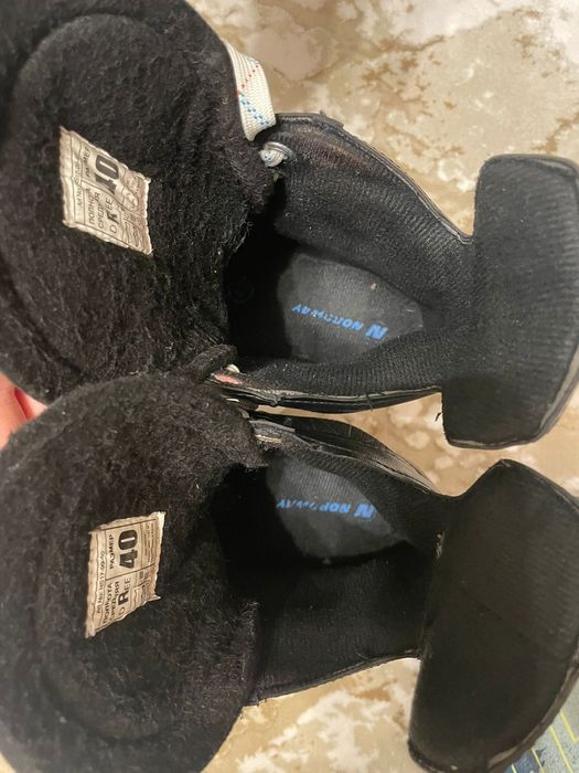 Продам чоловіче взуття для хокею.