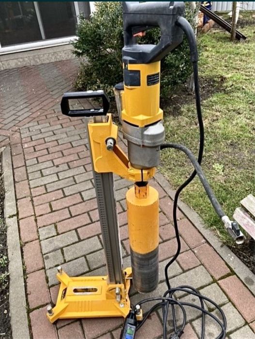 Станція для алмазного буріння. Італія