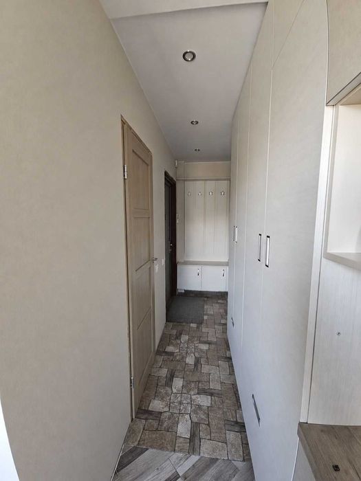 Продам 3-кімнатну квартиру з капітальним ремонтом біля метро Салтівка 3\12  62000 у.е. К2