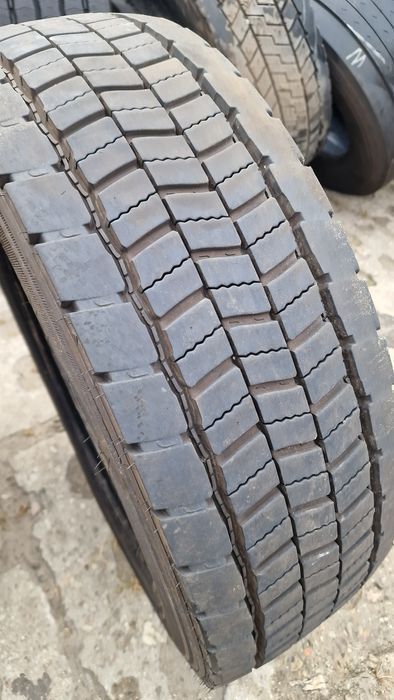 245/70r19.5 Uniroyal DH 40