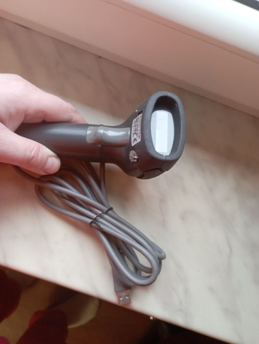 Skaner sklepowy do czytania kodów