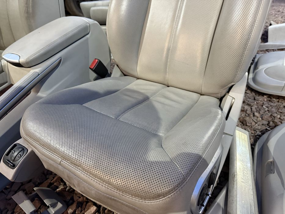 Салон Mercedes GL W164 сідушки карти шкіра комплект