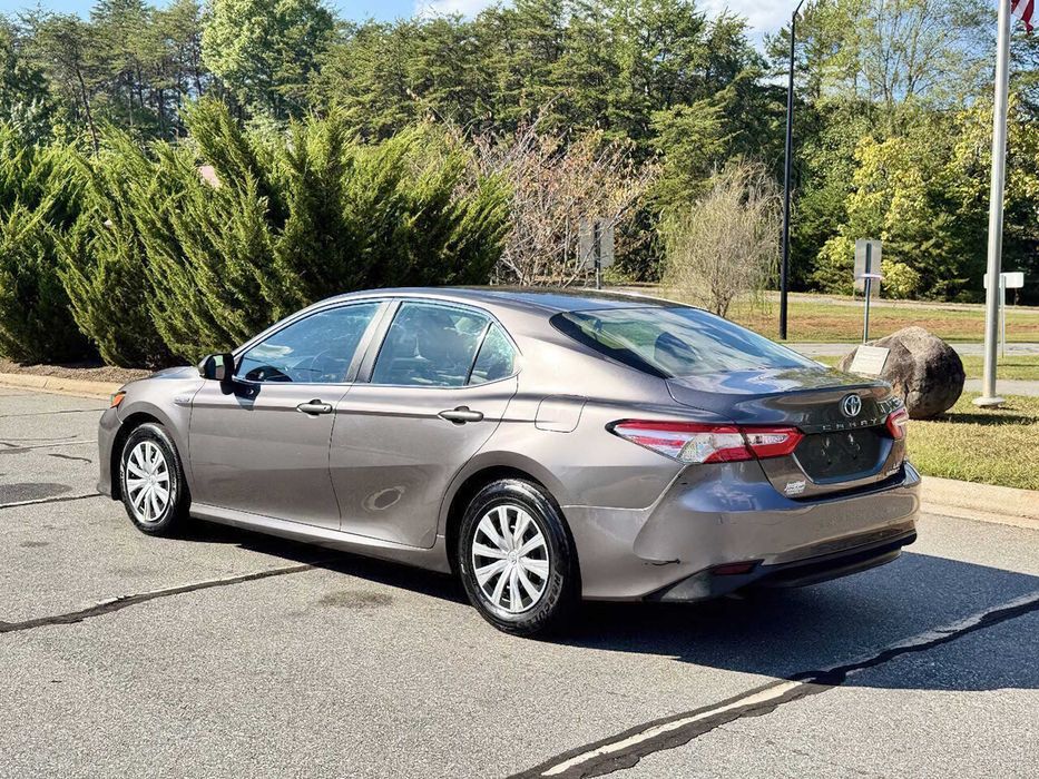 Toyota Camry Hybrid      2019