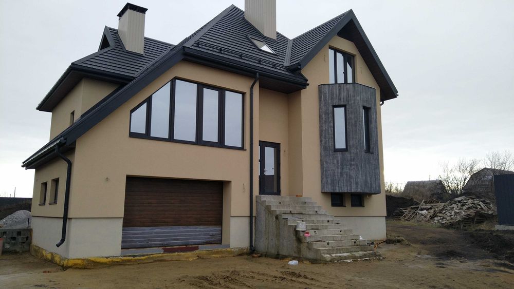 Продаж 2 поверхового будинку з ділянкою на 40 соток