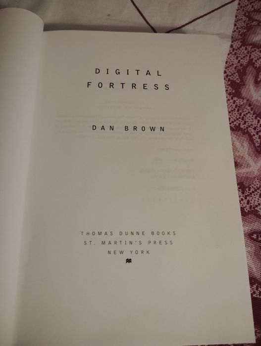 Livro Digital Fortress de Dan Brown Idioma Inglês Novo