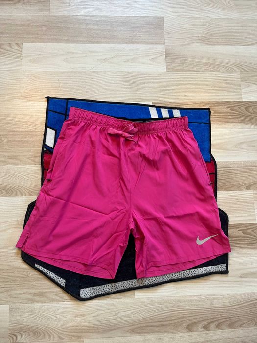 Komplet Nike Running Dri-FIT w rozmiarze L – kurtka + koszulka + spodenki.